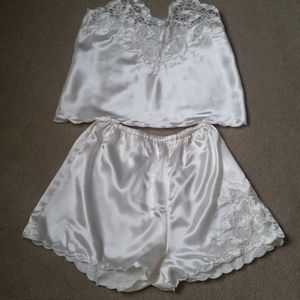 Ivory lingerie set size Sm.